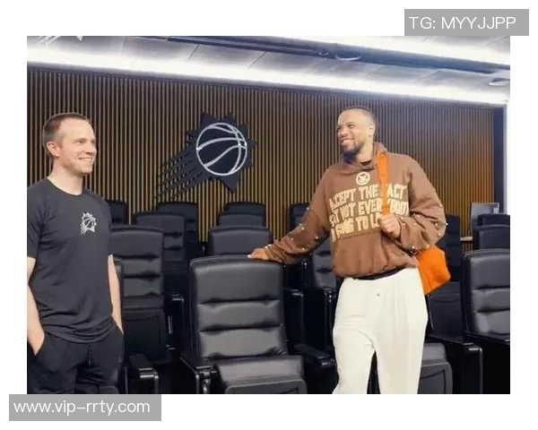 外线双星闪耀狄龙三分全中阿伦稳健发挥助力球队上半场表现 外线双星闪耀狄龙三分全中阿伦稳健发挥助力球队上半场表现