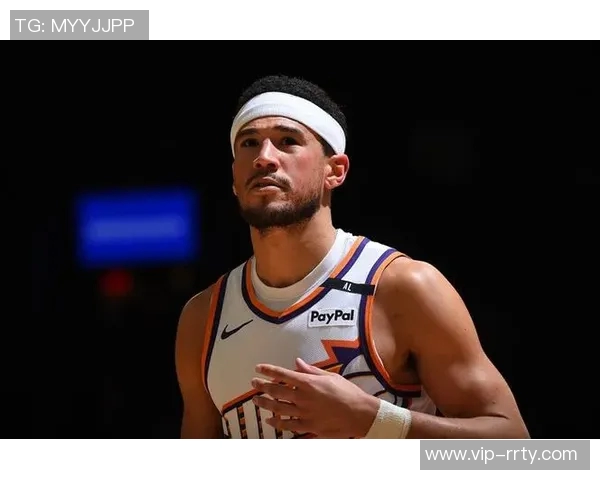 奥索伊戈达罗称赞布克易于相处并能有效执行教练战术 奥索伊戈达罗称赞布克易于相处并能有效执行教练战术