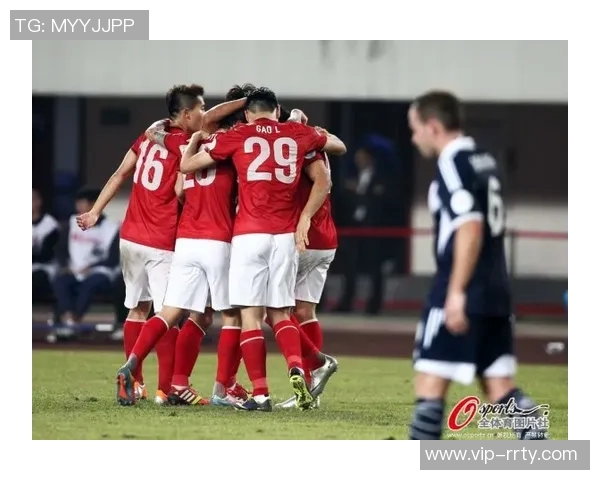 泰国队换人出现意外情况裁判与中国队共同调解纷争 泰国队换人出现意外情况裁判与中国队共同调解纷争