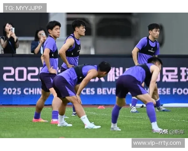 上海海港队提前集结备战训练中中秋节期间不放松全力以赴迎接挑战 上海海港队提前集结备战训练中中秋节期间不放松全力以赴迎接挑战