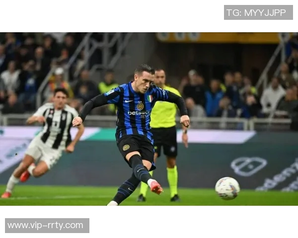 法国队球探现场考察国米前锋博尼关注罗马对国米的精彩对决 法国队球探现场考察国米前锋博尼关注罗马对国米的精彩对决