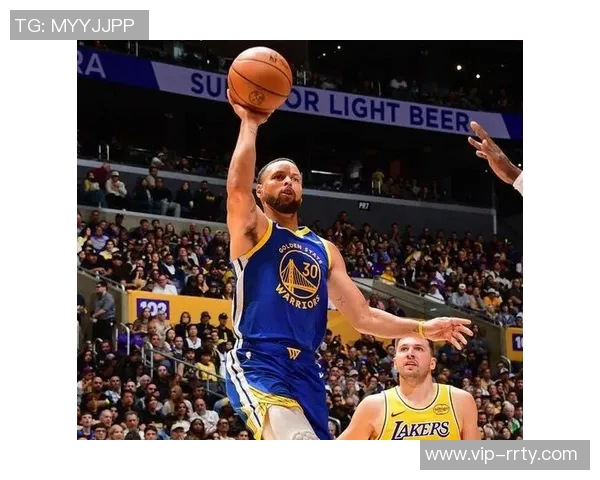 库里称赞库明加勇挑东契奇防守重任表现出色令人印象深刻 库里称赞库明加勇挑东契奇防守重任表现出色令人印象深刻