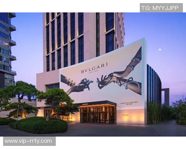 埃斯特旺与家人共同搬入新居，告别酒店生活开启新篇章