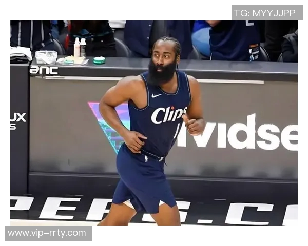 快船苦战联盟倒数第三雷霆球迷欢欣鼓舞享受比赛乐趣